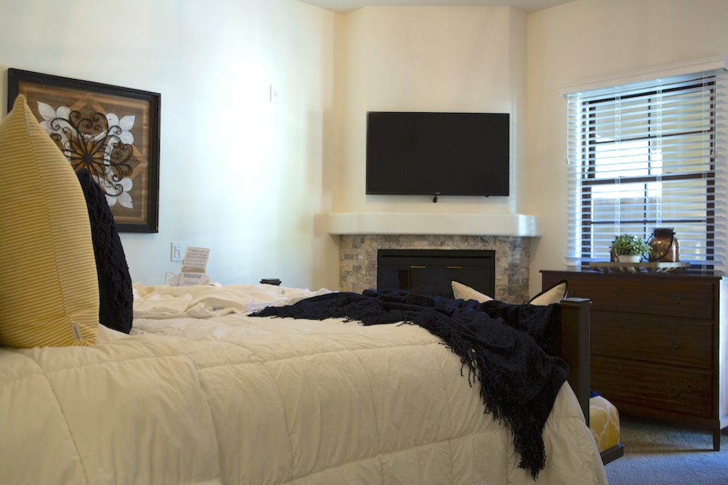 mobility-accessible-2bed-2bath-suite-andreas-hotel-palm-springs-room21.jpg